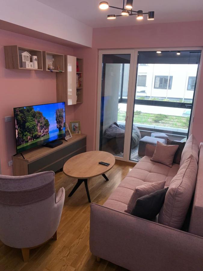 Pink Modern Apartment Скоп'є Екстер'єр фото