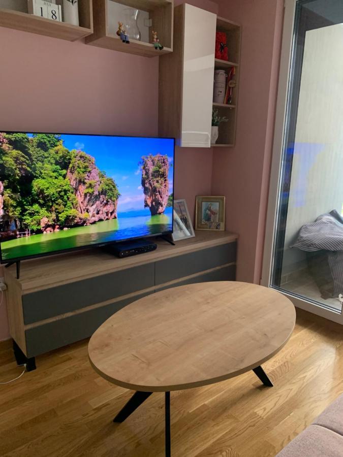 Pink Modern Apartment Скоп'є Екстер'єр фото
