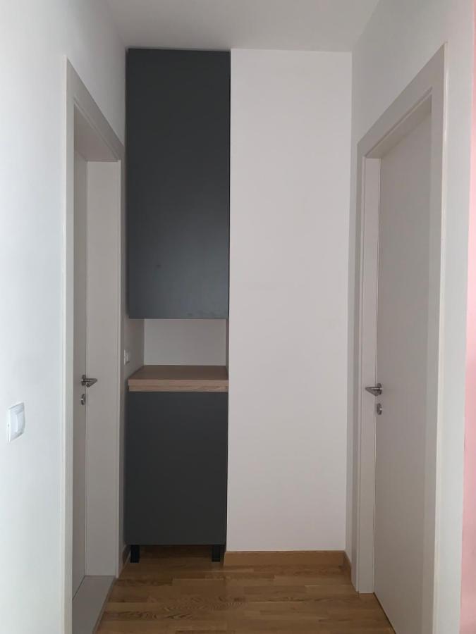 Pink Modern Apartment Скоп'є Екстер'єр фото