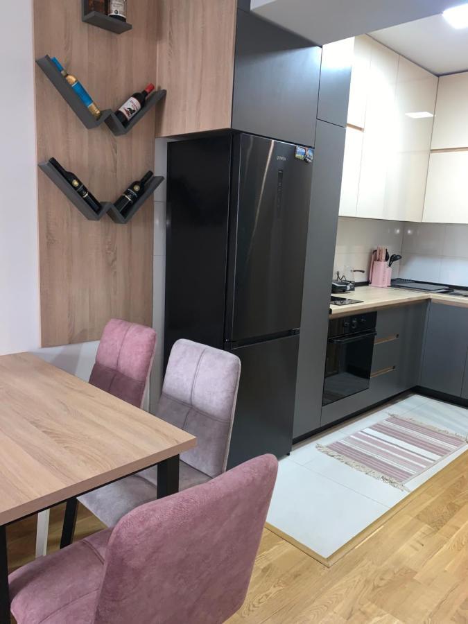 Pink Modern Apartment Скоп'є Екстер'єр фото