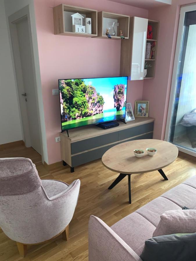 Pink Modern Apartment Скоп'є Екстер'єр фото