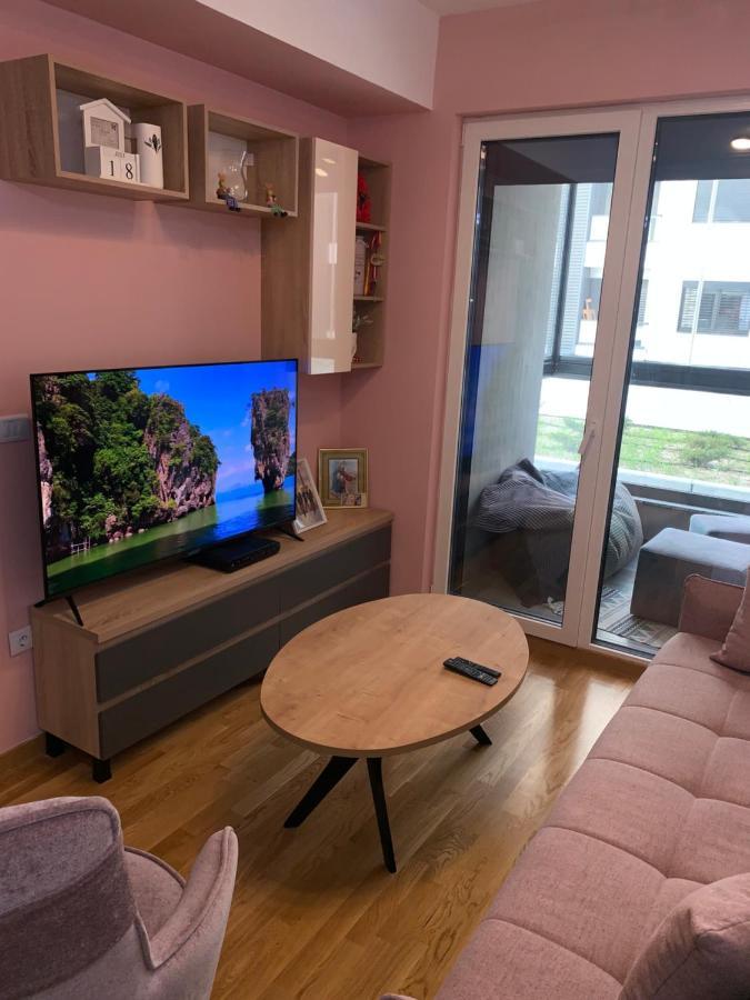 Pink Modern Apartment Скоп'є Екстер'єр фото